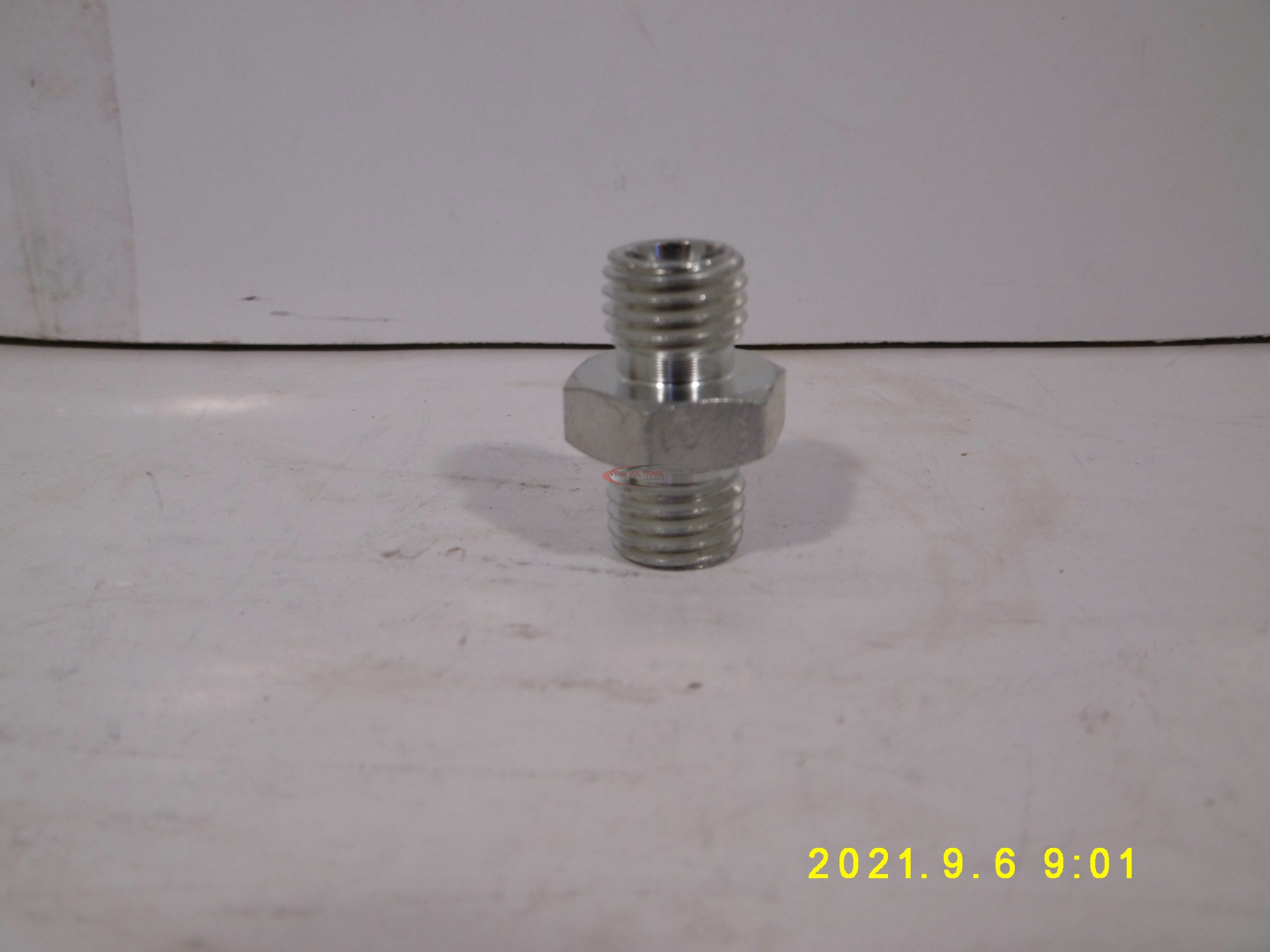 246715_0.jpg Közcsavar M12x1,5/6