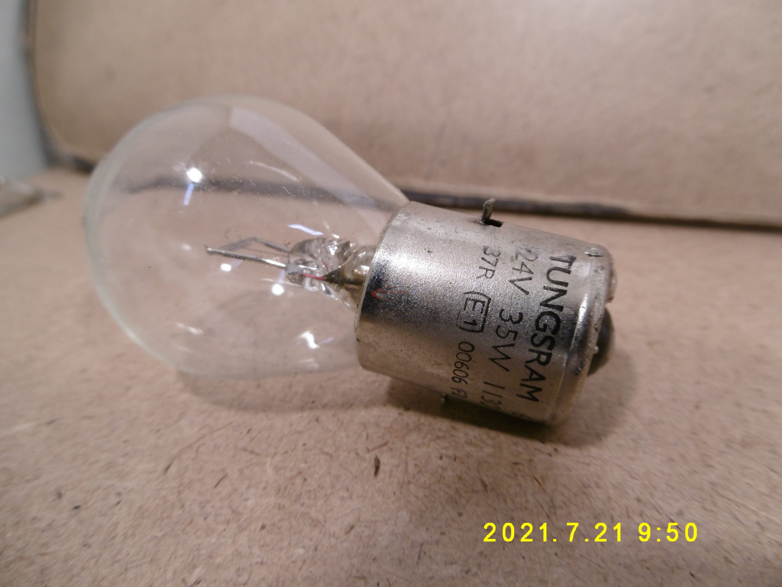 2718_0.jpg Izzó /cseresznye/ 24V/35W