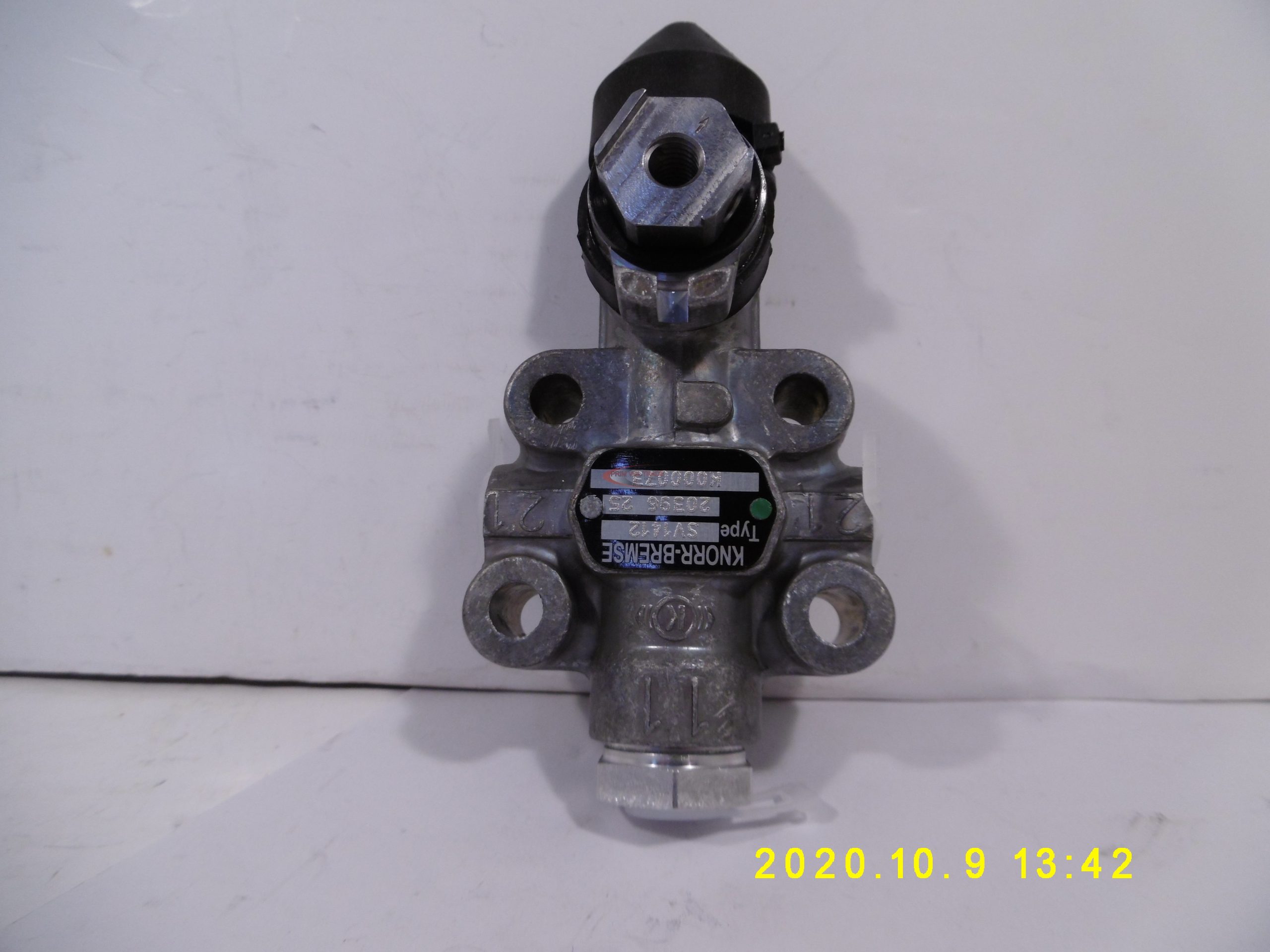 303090_0.jpg Légrugószelep SV1412